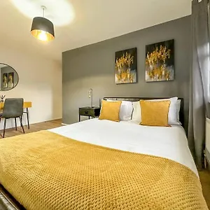 Newly Refurbished 3 Bed House Near O2 Arena Holiday home London