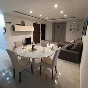 Modern 2-bed Apartment Sliema
